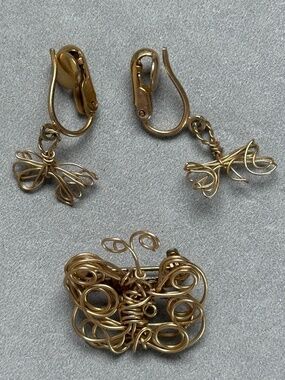 ARTISAN HANDMADE Butterfly Wire Brooch and Clip Earrings Gold